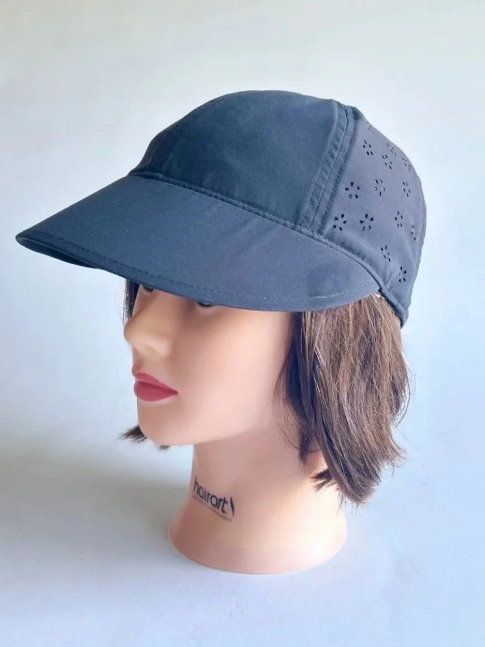 Lululemon Black Adjustable Strap Cap Size M.